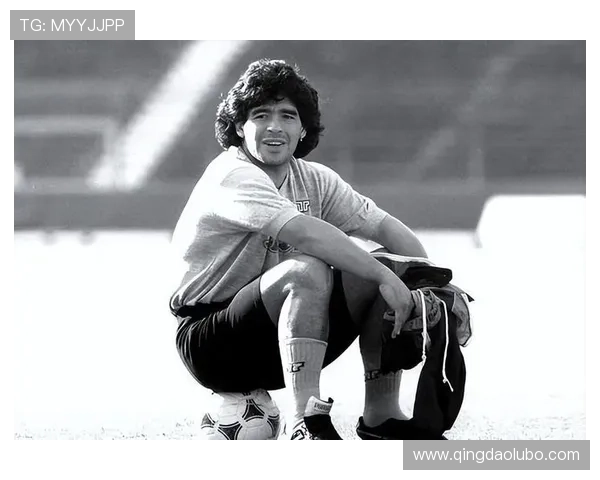 现役足球球员中年龄最大的传奇球星是谁？