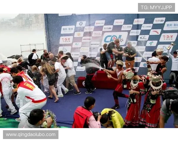 鹿晗杨幂与足球球星同场竞技探索运动激情 展现不一样的明星魅力